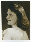 Portrait d'une jeune femme en studio  - Paris (75)  - 1940