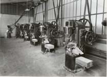 Laboratoire Mtadier: chane de fabrication des comprims de mtaspirine  - Tours (37)  - 1937