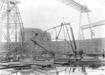 Montage d'une ferme lors de la construction du gazomtre Moisant, troisime phase  - Gennevilliers (92)  - 1914