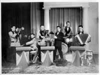 Photographie d'un groupe musical de Claude Guinguin, 'Les Rocking Boys'  - 1947