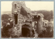 Visite des ruines du château de Lavardin  - Lavardin (41)  - 1895