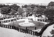 Les gadzarts défilent en uniforme sur une place d'Angers  - Angers (49)  - 1936