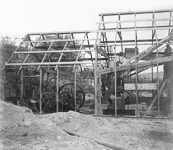 Recherche du pétrole, champ pétrolifère, site d'extraction et raffinerie en construction  - Pérou (Grau)  - 1890