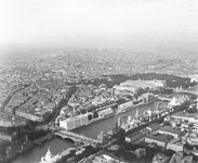 Exposition universelle, vue générale de l'exposition à partir de la tour Eiffel  - Paris (75)  - 1900
