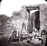 Femmes en train de moudre la farine et battre le beurre  - Égypte (moyen orient)  - 1900