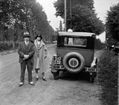 Voiture automobile Renault, berline  - Centre (37)  - 1925