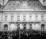 La foule place Jean Jaurès pour l'inauguration de la nouvelle mairie  - Tours (37)  - 1904