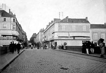 Un grand axe dans une ville de l'Ouest.  - 1900