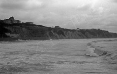 La cte des Basques et ses immeubles au bord de la falaise  - Biarritz (64)  - 1935