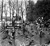 Un alignement de tombes des soldats morts au combat.  - Sens (89)  - 1915