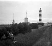Une paire de phares en Bretagne.  - 1930