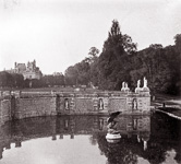 Une pice d'eau devant le chteau de Fontainebleau.  - Fontainbleau (77)  - 1934