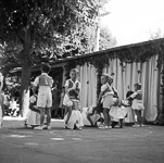 Provins, des couples d'enfants font des figures de gymnastique  - Provins (77)  - 1950