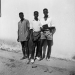 Trois sénégalais posent en groupe.  - Sénégal - 1950